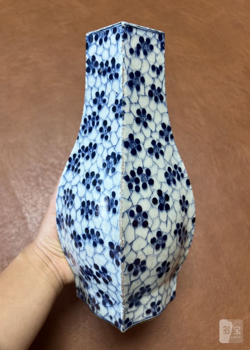 清中期 青花冰梅纹方瓶 - 图4